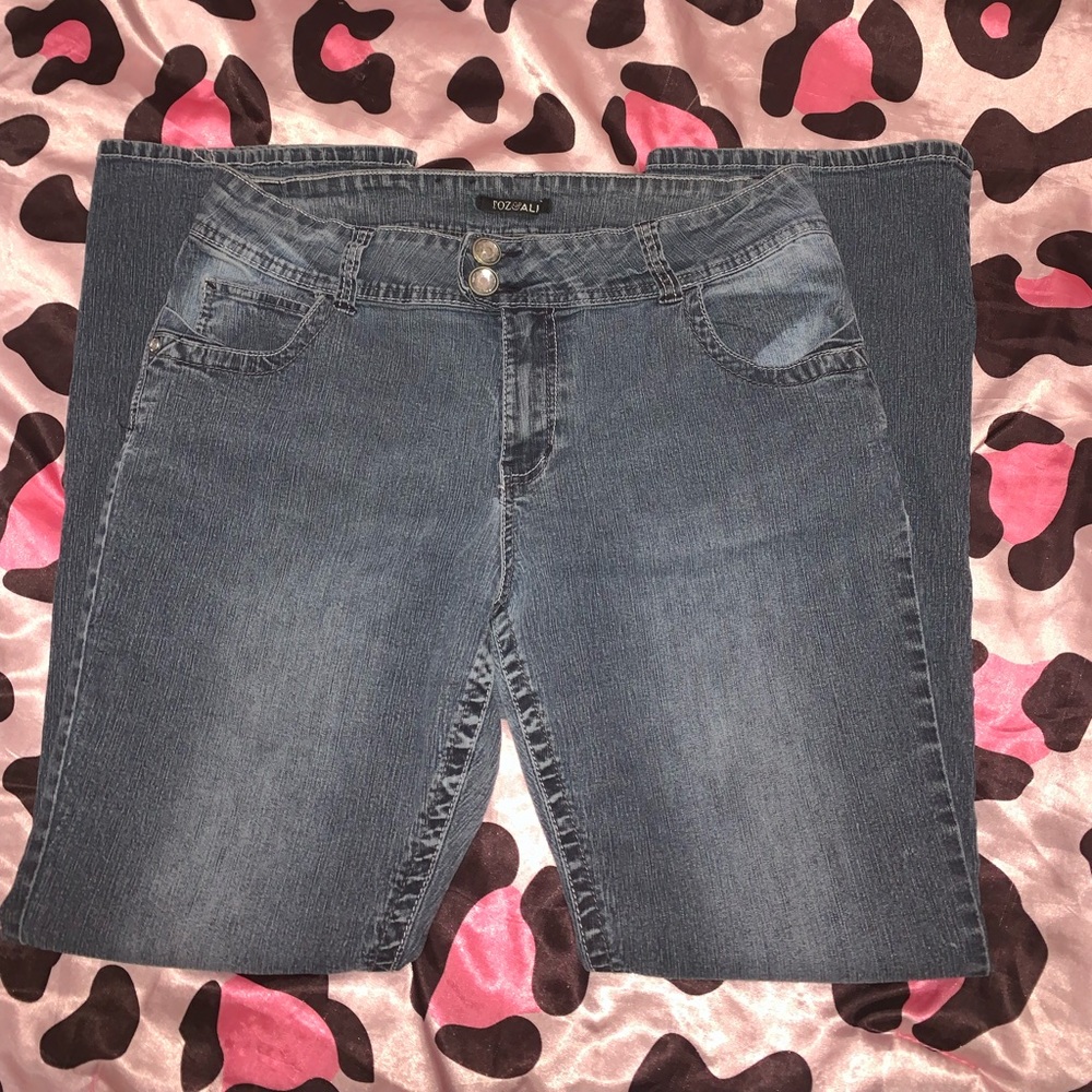 Roz & Ali distressed jeans size 16 embroidered pockets